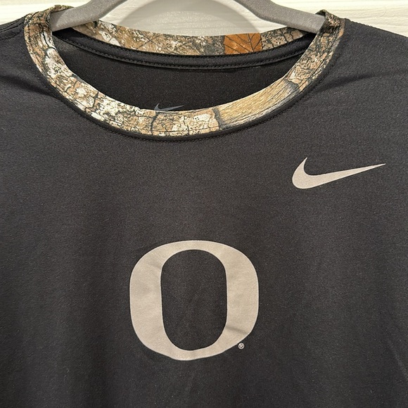 Men’s Nike Oregon Ducks Dri-fit Long Sleeve Tee - Picture 2 of 8